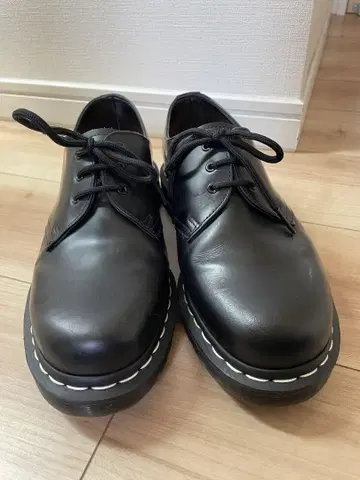새상품급 Dr.Martens 1461 화이트 스티치 3홀