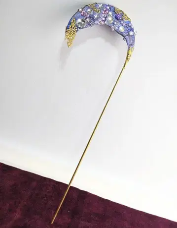 사바. 마법도구 마법의 낫 약 41.5cm 낫 부분 약 12.5cm