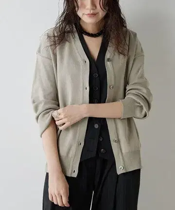 그레이 V넥 가디건