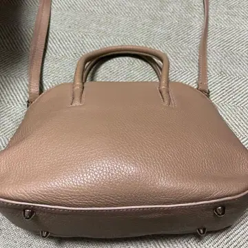 베이지 계열 가죽 핸드백 더블 지퍼