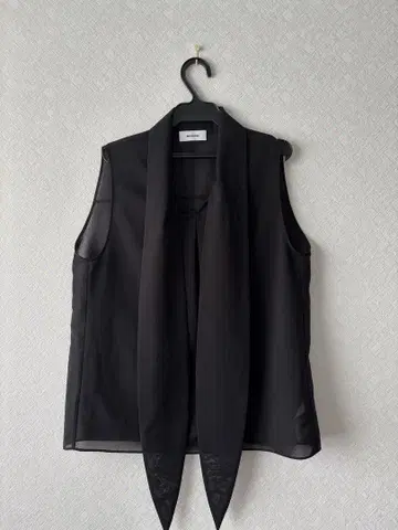 MIESROHE 시어 보우타이 블라우스