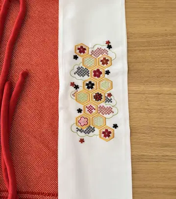 자수 장식용 깃, 토야