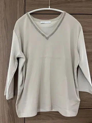 파비아나 필리피 V넥 모니레 포함