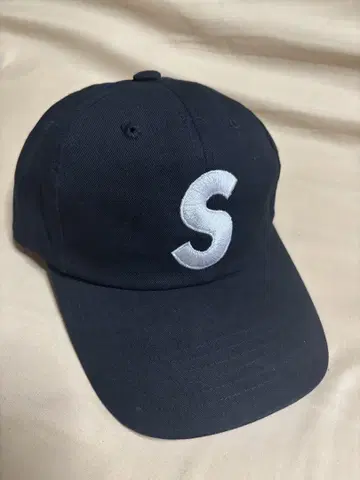 S 로고 캡 블랙