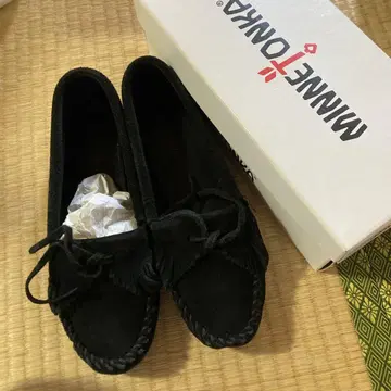 새상품급 MINNETONKA 미네통카 모카신 24.5cm 블랙