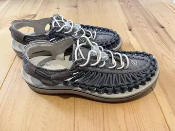 KEEN Uneek 스포츠 샌들 그레이