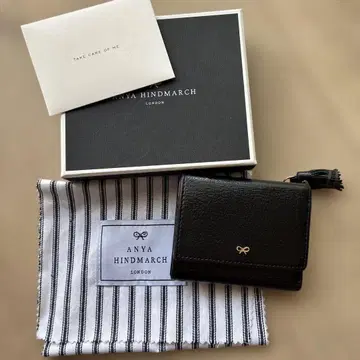 ANYA HINDMARCH 3단 폴더형 지갑 블랙