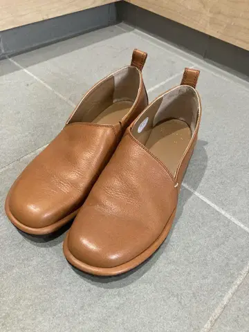 SAYA 브라운 가죽