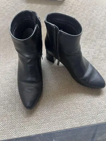 블랙 지퍼 스틸레토 부츠
