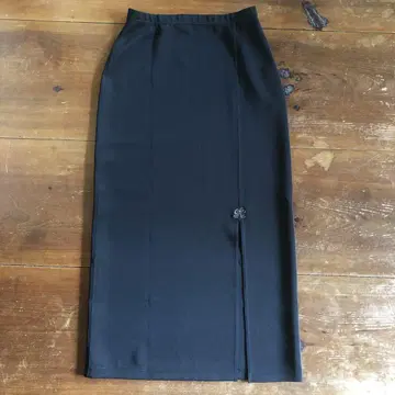 이타리야 롱 스커트 슬릿 블랙 블랙 비쥬 스커트 심플