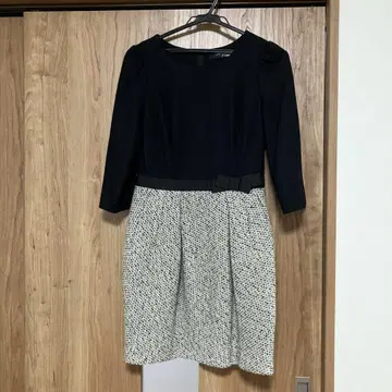유니버설 뮤즈 엘레강트 무릎 기장 원피스 블랙과 그레이 콤비네이션