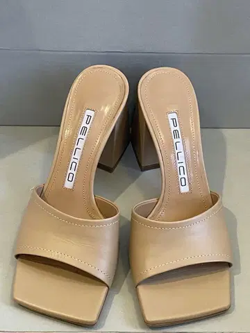 PELLICO 베이지 가죽 힐 샌들