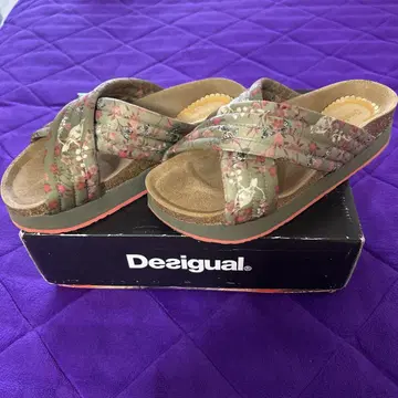 새상품급 Desigual 데시구알 샌들