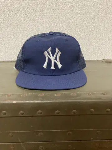 데드스탁 80년대 MLB NEWYORK YANKEES MESH CAP