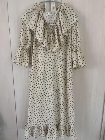 floral 릴랙시 프릴 원피스 아이보리