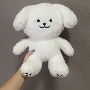 흰색 개 봉제 인형