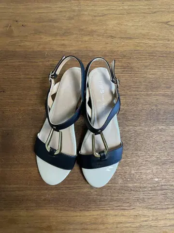 웨지 힐 샌들 블랙과 베이지
