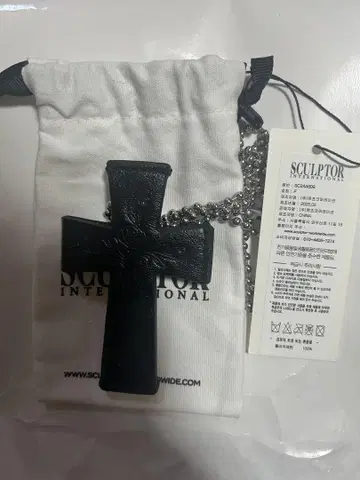 Sculptor Cross Leather Strap Wallet 블랙