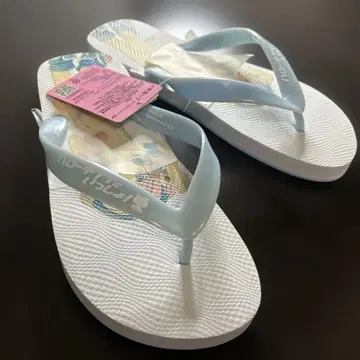 헬로키티와 함께 비치 샌들 새상품