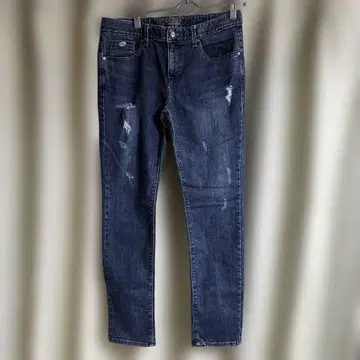 GUESS 데미지 가공 슬림 핏 데님