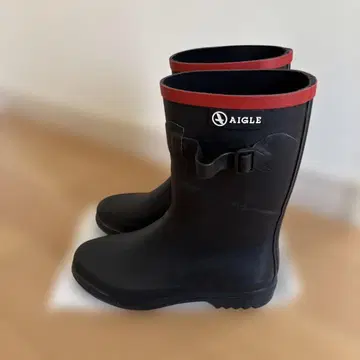 AIGLE 레인부츠 블랙 레드