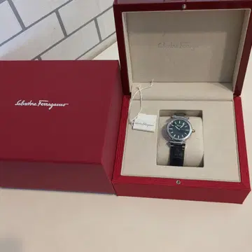 [Salvatore Ferragamo] 아날로그 시계 블랙