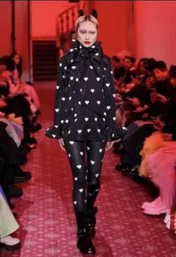 VIVIANO 하트 무늬 레깅스 VIVIANO ELASTIC PANTS