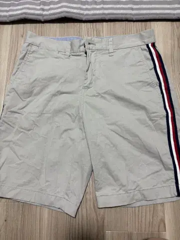 TOMMY HILFIGER 베이지 숏팬츠 30