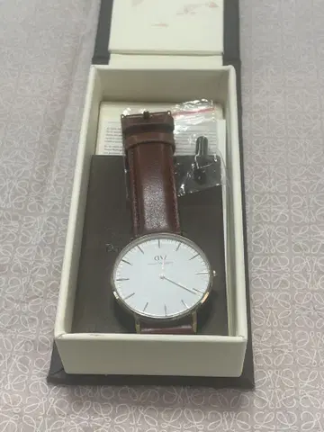 Daniel Wellington 아날로그 손목시계 배터리 있음