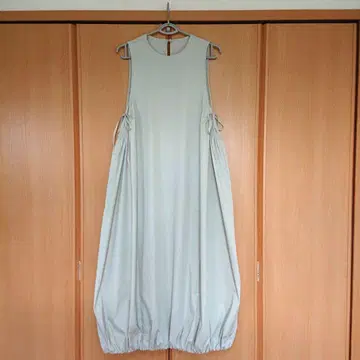 KBF 슬리브리스 벌룬 원피스 (F)