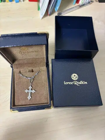Loree Rodkin 크로스 목걸이