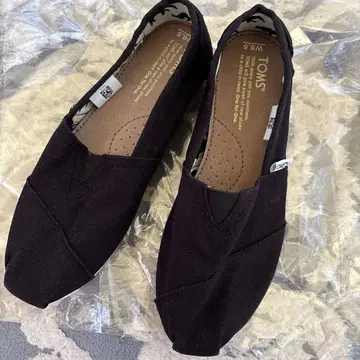 TOMS 블랙 슬립온 W6.5