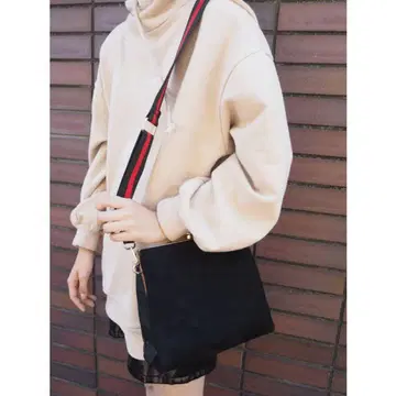 스트라이프 디자인 숄더백 2색상