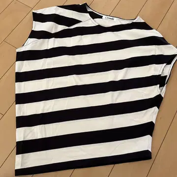 Coomb 변형 컷 티셔츠