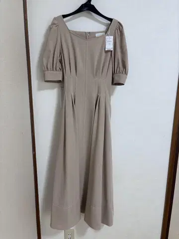 베이지 퍼프 슬리브 롱 원피스