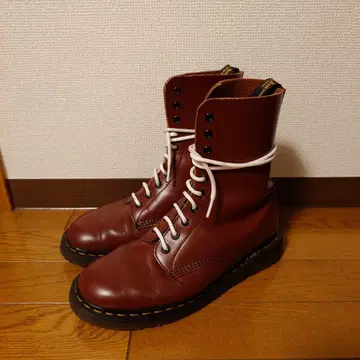 [ 잉글랜드제 ] Dr.Martens 10홀 체리 레드