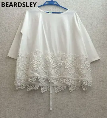 BEARDSLEY 밑단 레이스 블라우스 자수