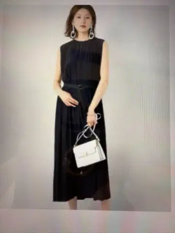 베르메이유 파 이에나 슬리브리스 개더 원피스