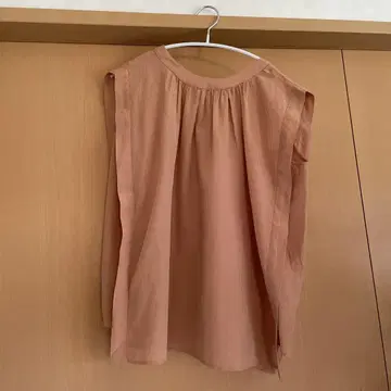 슬리브리스 블라우스