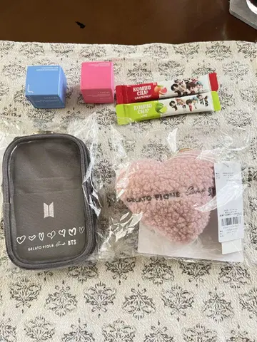 GELATO PIQUE BTS 키링과 파우치 세트