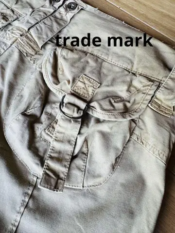 트레이드 마크! 롱 레그 효과가 뛰어난 베이지 플레어 워크 팬츠