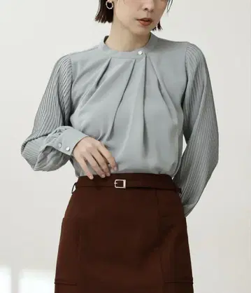 엔 내추럴 뷰티 베이직 플리츠 슬리브 블라우스 긴팔 스카이블루