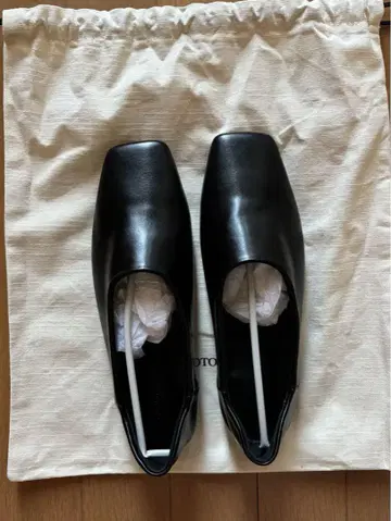 OHOTORO 블랙 스퀘어토 플랫슈즈