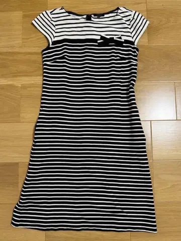 TOCCA 반팔 미니 원피스 XS 블랙 화이트 스트라이프