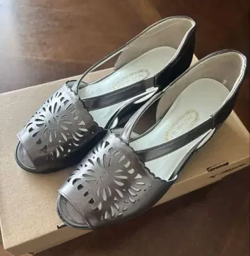 긴자 요시노야 여성용 가죽 샌들 23cm 메탈릭 브라운
