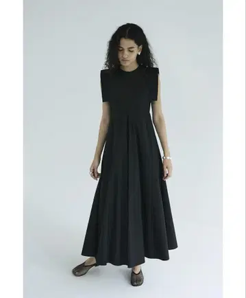 CLANE 스퀘어 슬리브 원피스 블랙