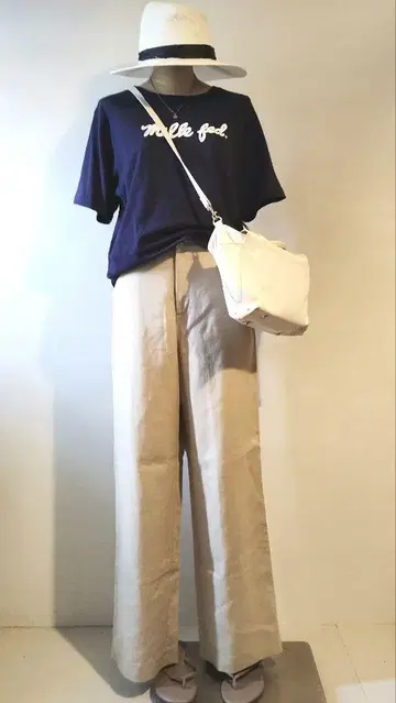 C6117 로고 티셔츠 x 멋스러운 팬츠 코디