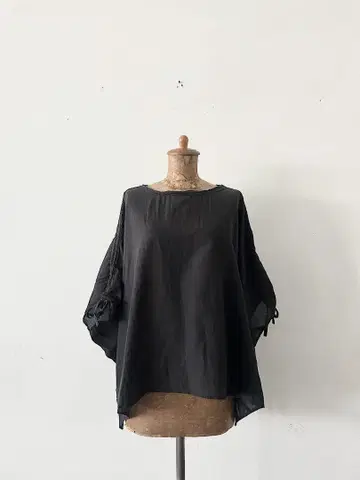 Conges payes 셔링 리본 소매 풀오버