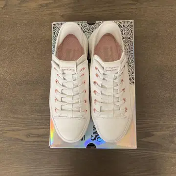 스케쳐스 화이트 스니커즈