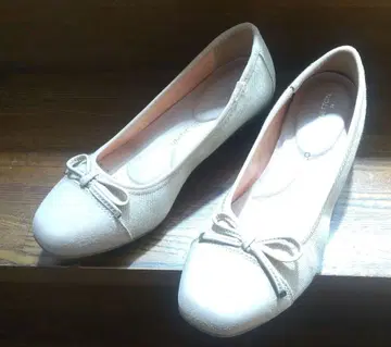BENETON 리본 포함 베이지 플랫 슈즈 24Cm